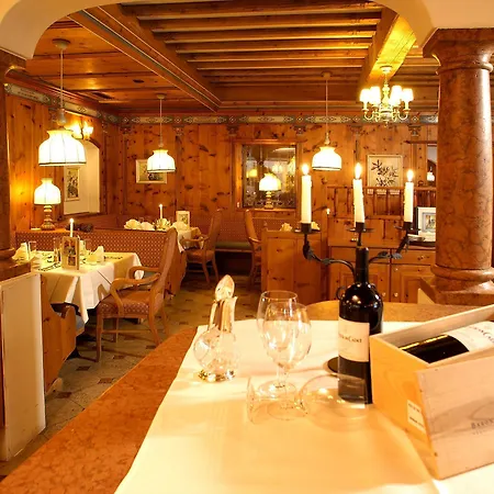 Stammhaus Im Alpine Palace Σάαλμπαχ-Χίντεργκλεμ