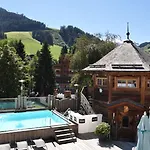 Stammhaus Im Alpine Palace Szálloda Saalbach Hinterglemm